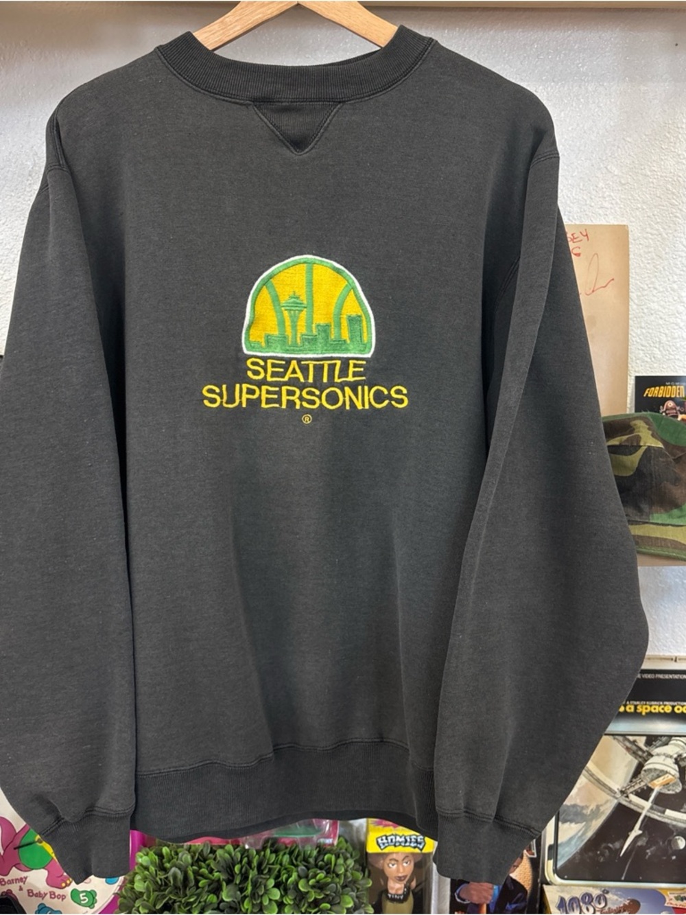 90’s Vintage Seattle Supersonics Embroidered Crewneck Sweatshirt
